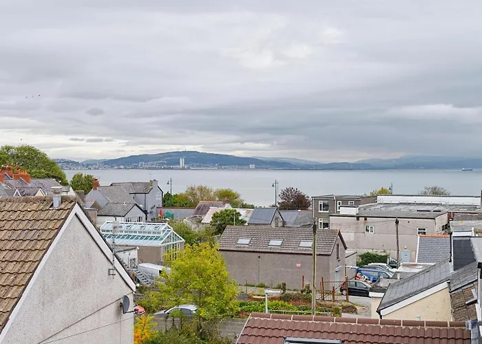 3-Bed In Mumbles With Free Parking & Sea Views