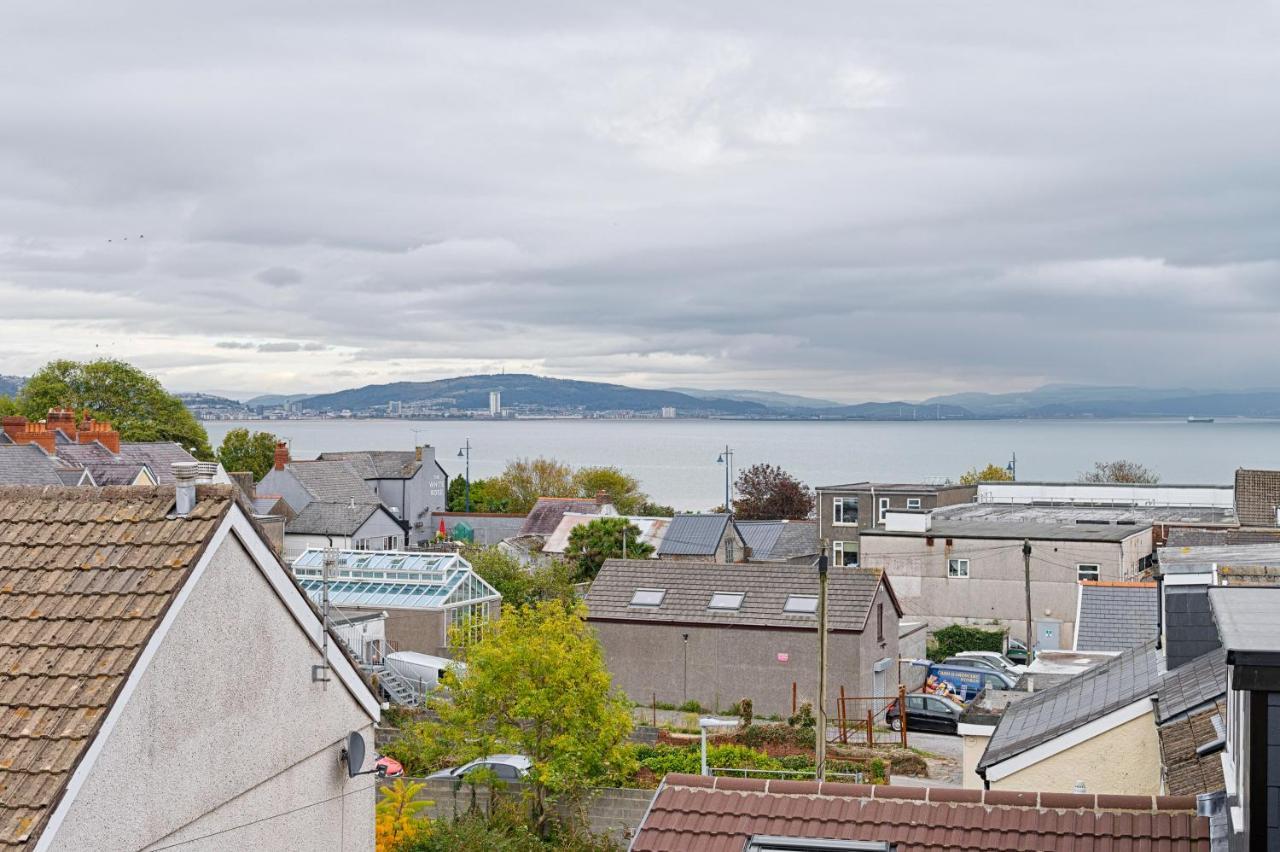3-bed In With Free Parking & Sea Views