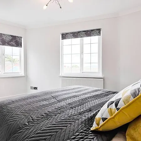 3-Bed In Mumbles With Free Parking & Sea Views Apartment Exterior photo