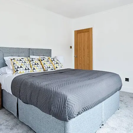 3-Bed In Mumbles With Free Parking & Sea Views Apartment Exterior photo