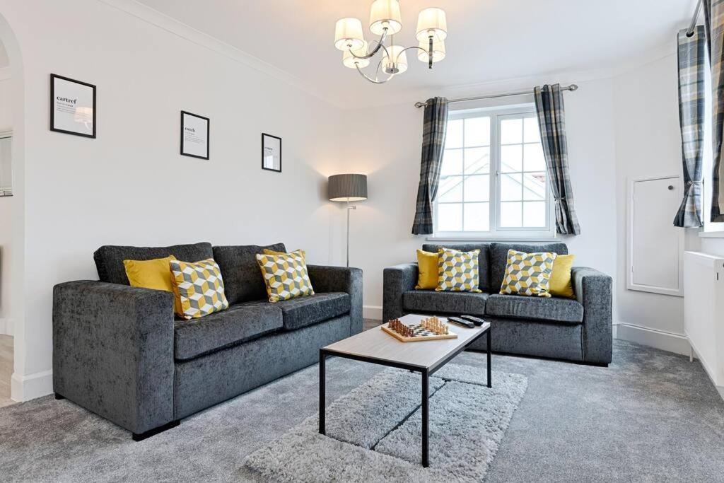 3-bed In With Free Parking & Sea Views Appartement Mumbles